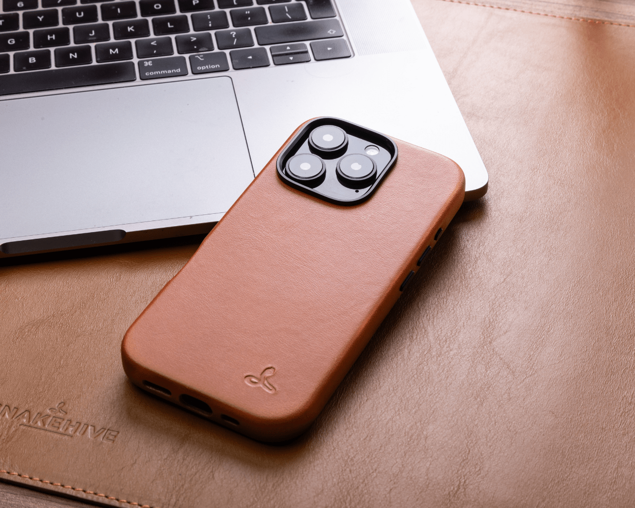 Apple iPhone 16 Pro Max - Metro Slim Leather Phone Case