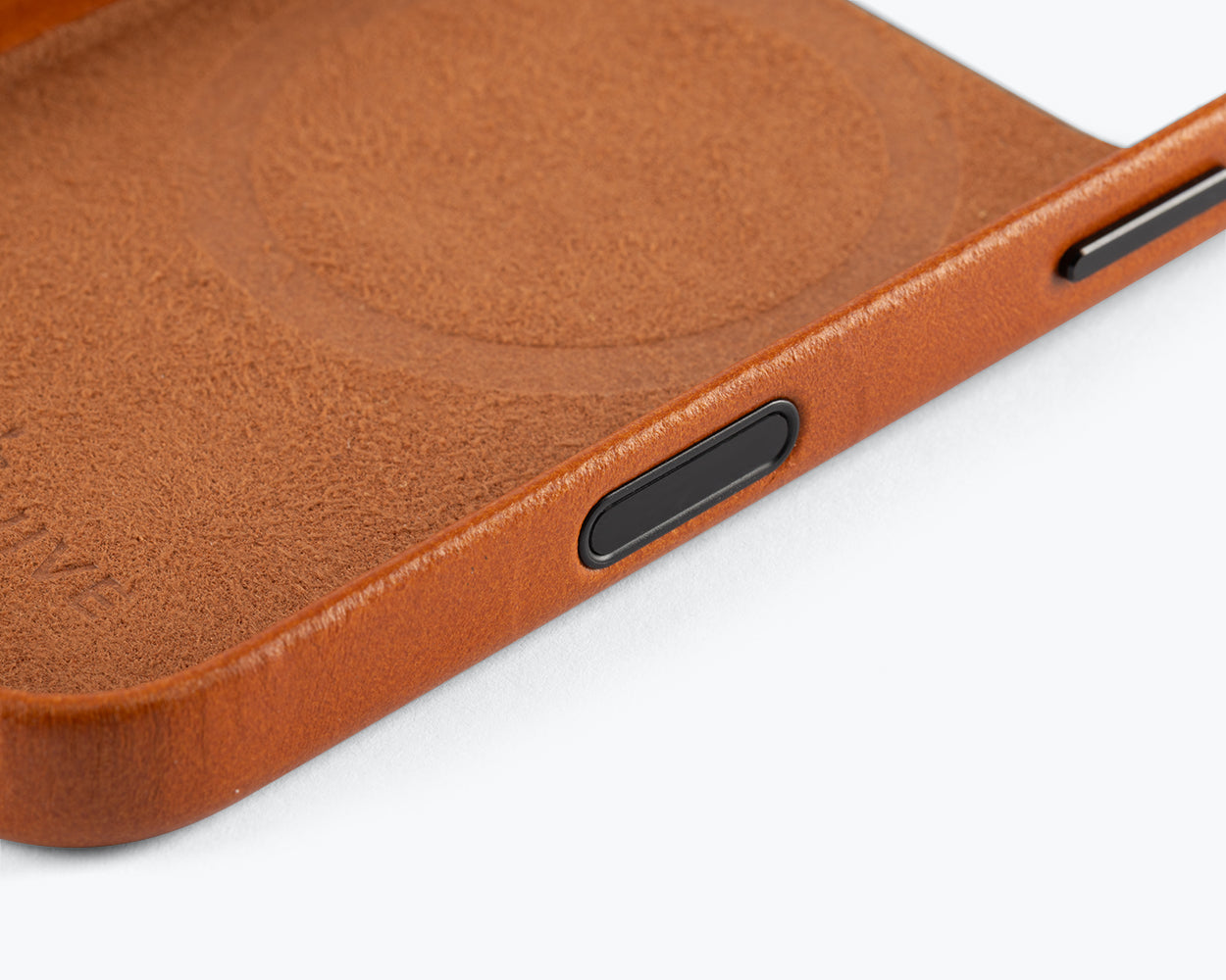 Apple iPhone 17 Pro - Metro Slim Leather Phone Case