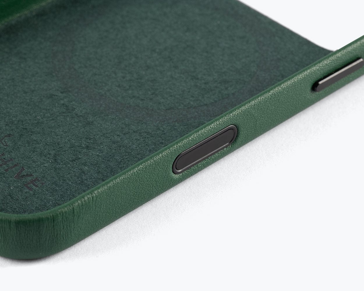 Apple iPhone 17 - Metro Slim Leather Phone Case