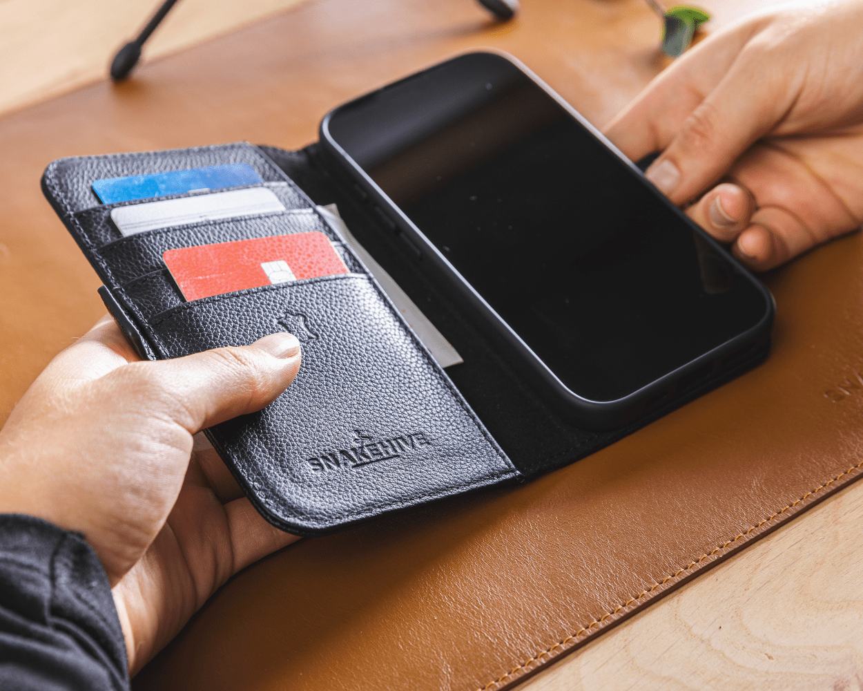 Apple Iphone 16 Pro Metro Leather Wallet - Snakehive UK