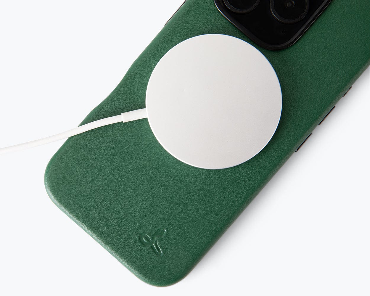 Apple iPhone 16 Pro Max - Metro Slim Leather Phone Case